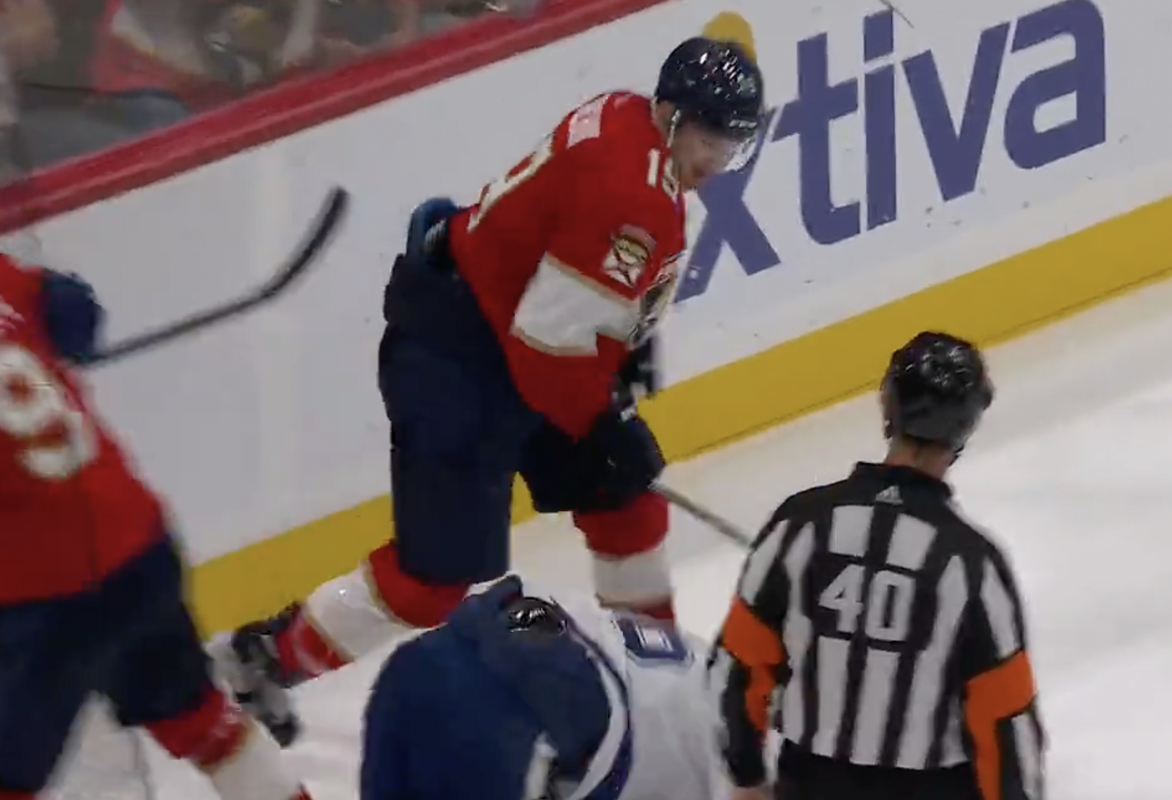 VIDEO: Matthew Tkachuk voulait ARRACHER la Tête à Kucherov