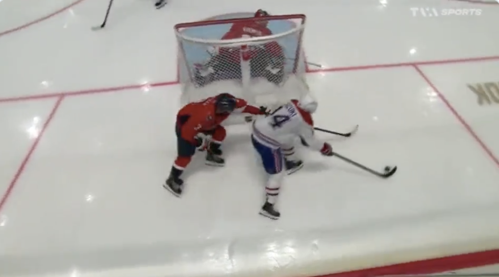 Vidéo: Nick Suzuki HUMILIE la défensive des Capitals...