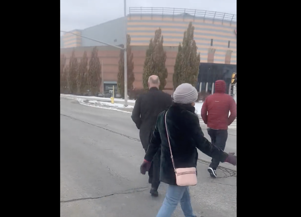 Claude Julien suivi à Ottawa...Par les PAPARAZZIS....