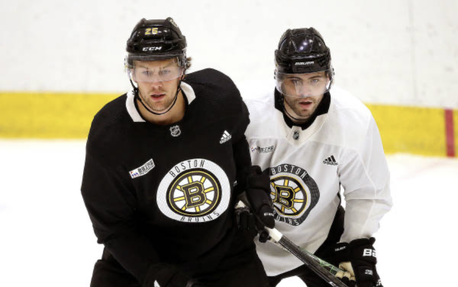 Jake DeBrusk et Brandon Carlo pour Patrick Kane !!!