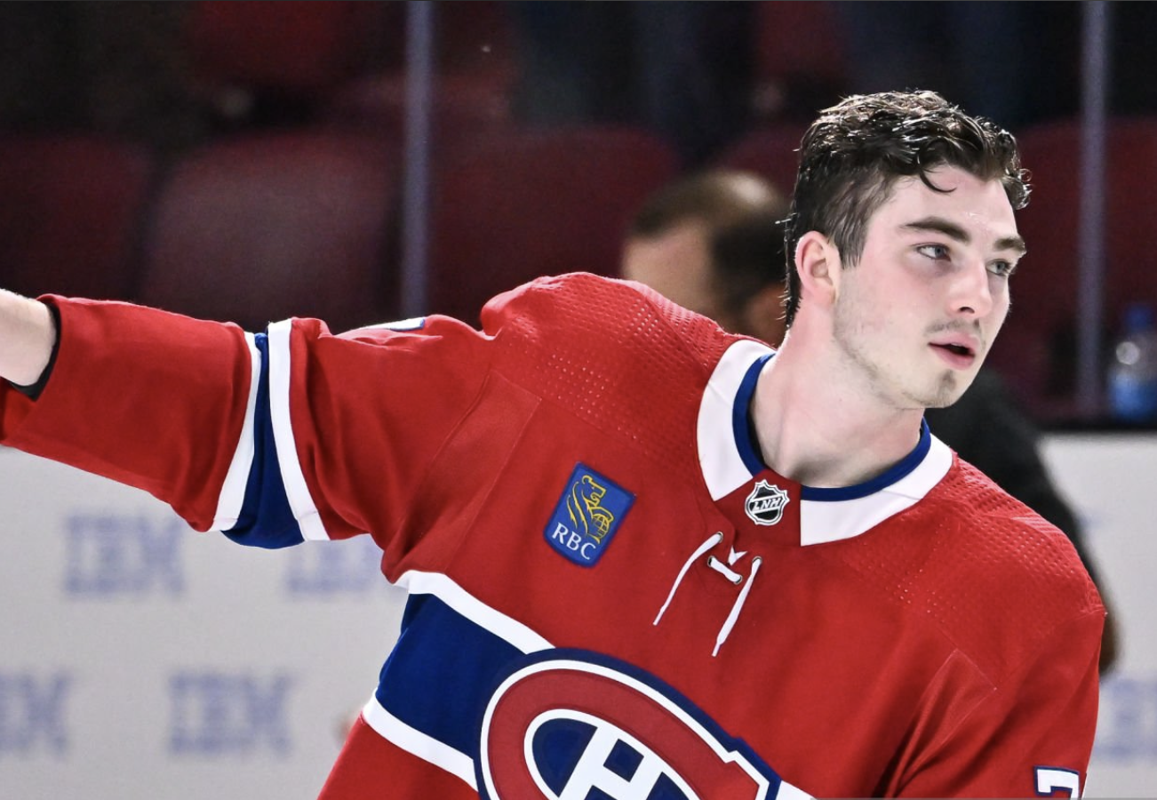 Joel Bouchard envoie Kirby Dach sous l'autobus