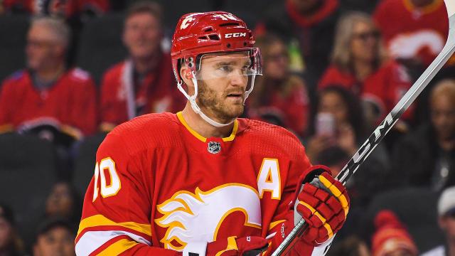 Jonathan Huberdeau reçoit une CLAQUE au VISAGE!!!!!