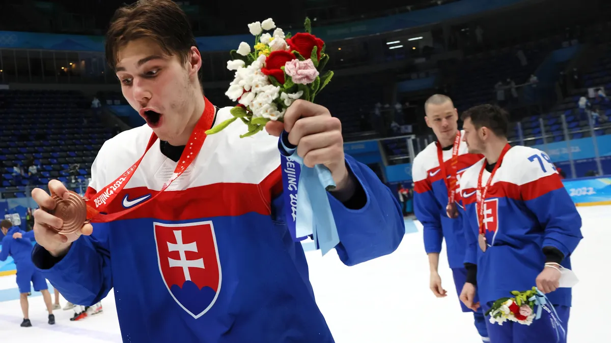 Juraj Slafkovsky n'a aucune ENVIE d'aller au championnat du monde junior....