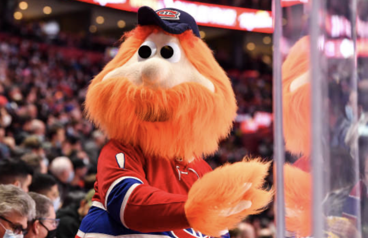 OUCH !!! YOUPPI mange une GROSSE CLAQUE  au visage