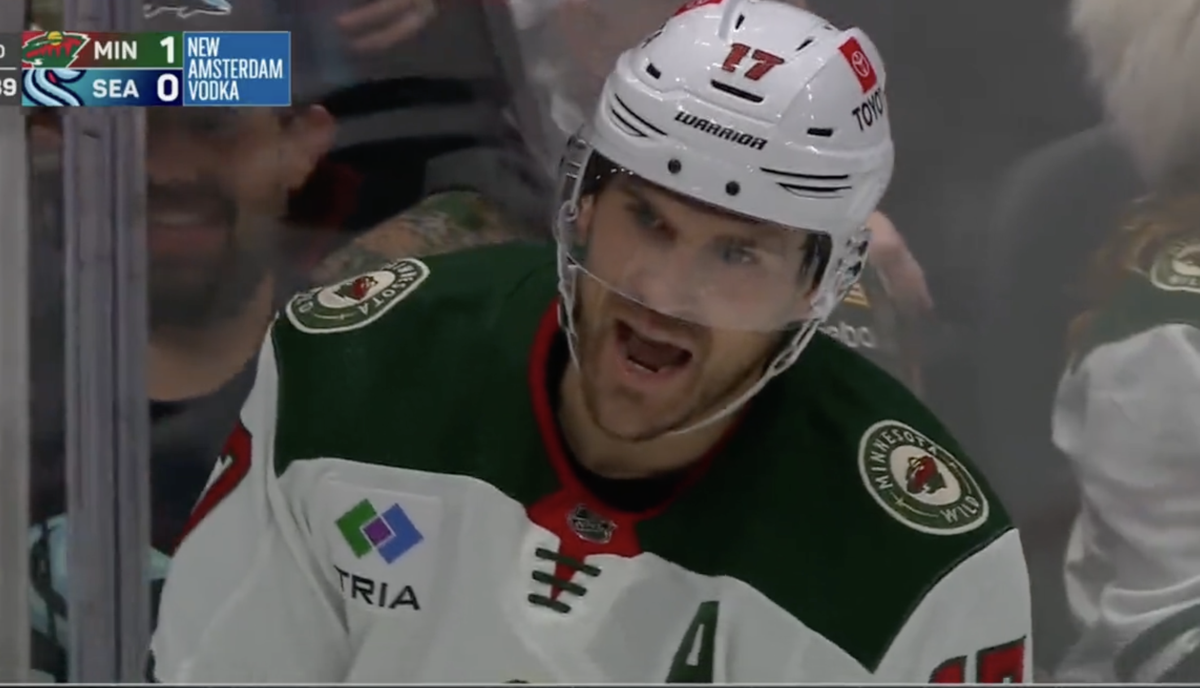 VIDEO: HAHA... Marcus Foligno qui INSULTE Yanni Gourde le FAKEUX