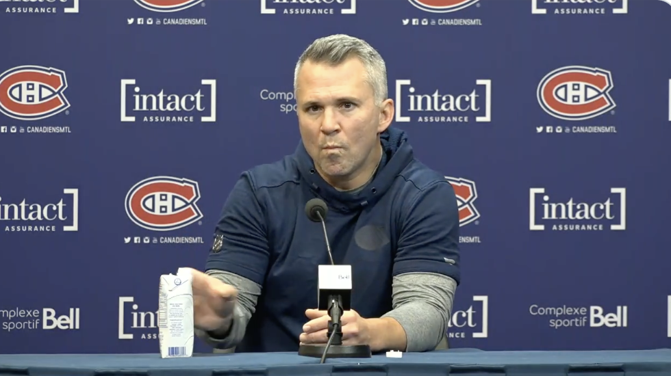 Vidéo: Martin St-Louis HUMILIE le DG des Blackhawks en conférence de presse!!!!