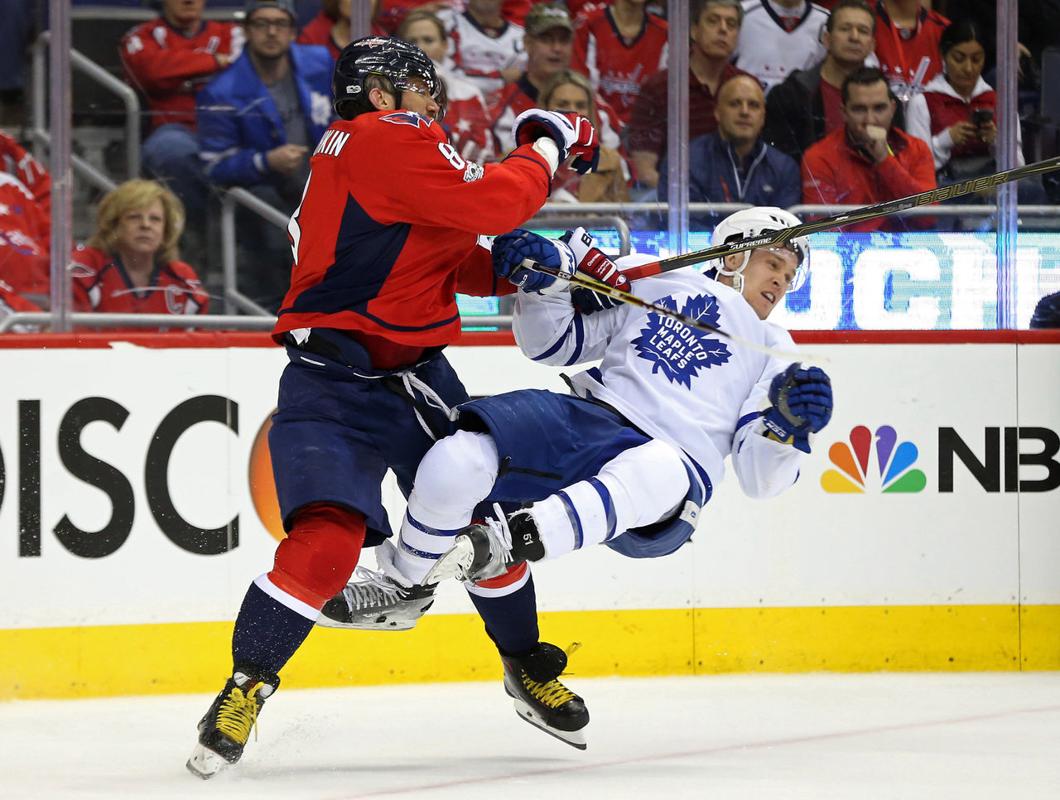 Vidéo: OUCH!! Le TRAIN Alex Ovechkin toujours aussi SOLIDE!!