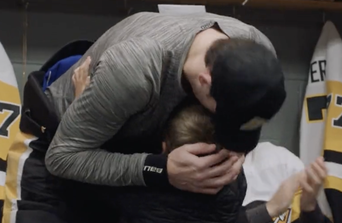 VIDEO: WOW ... Malkin qui pleure devant son FILS