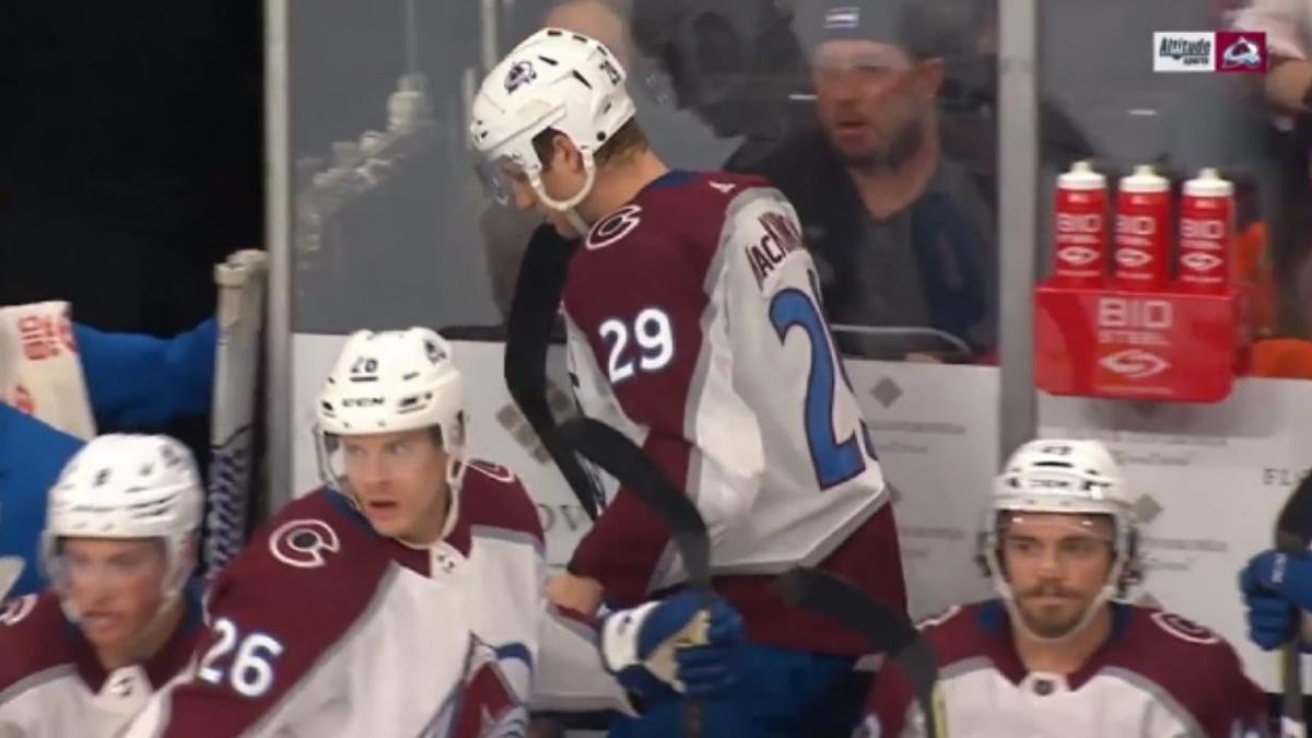 Avis aux poolers: Nathan MacKinnon blessé à long terme...