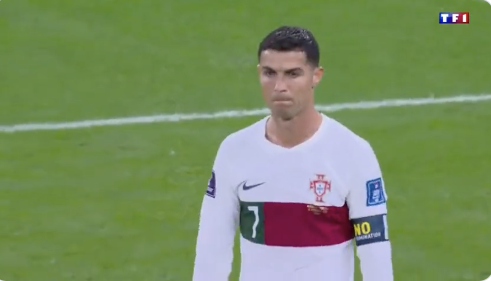 La CAMÉRA FIXÉE sur la face de Ronaldo...