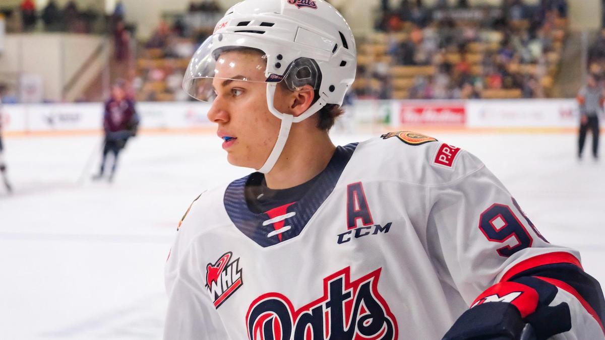 L'arbitre et Jake Allen éloigne Connor Bedard un peu plus...