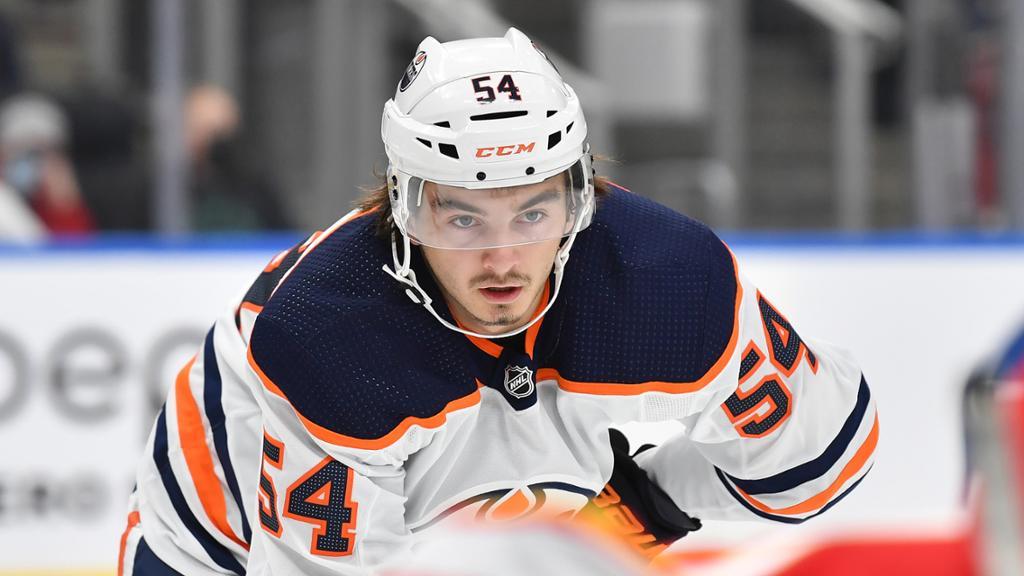 Les Oilers d'Edmonton acceptent d'envoyer Xavier Bourgault à Montréal...