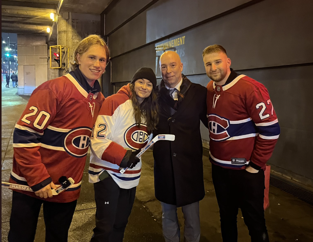 Martin St-Louis doit en avoir MARRE...de se faire arrêter dans la rue par des FEFANS...