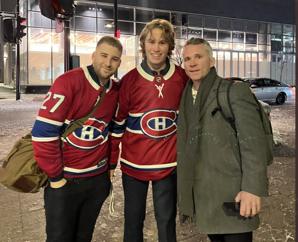 Martin St-Louis doit en avoir MARRE...de se faire arrêter dans la rue par des FEFANS...