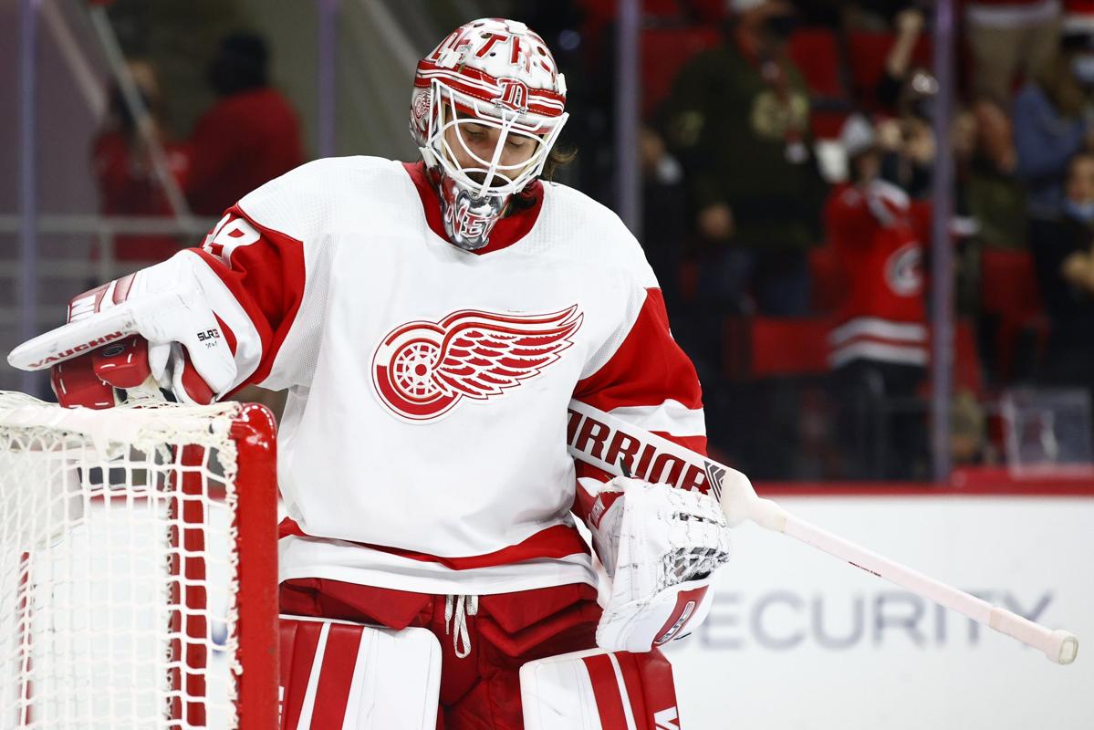 Les Red Wings placent Alex Nedeljkovic au ballotage... Les Hurricanes savaient....