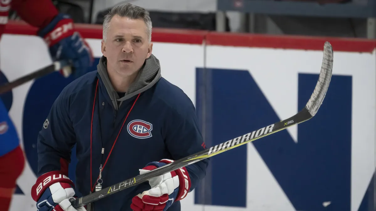 Martin St-Louis et le CHIOT qui PISSE sur la MOQUETTE...