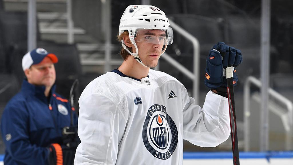 Les Oilers tentent de REFILER leur FLOP à Kent Hughes...OUCH...