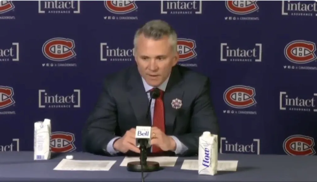 Martin St-Louis RIDICULISE un journaliste en public