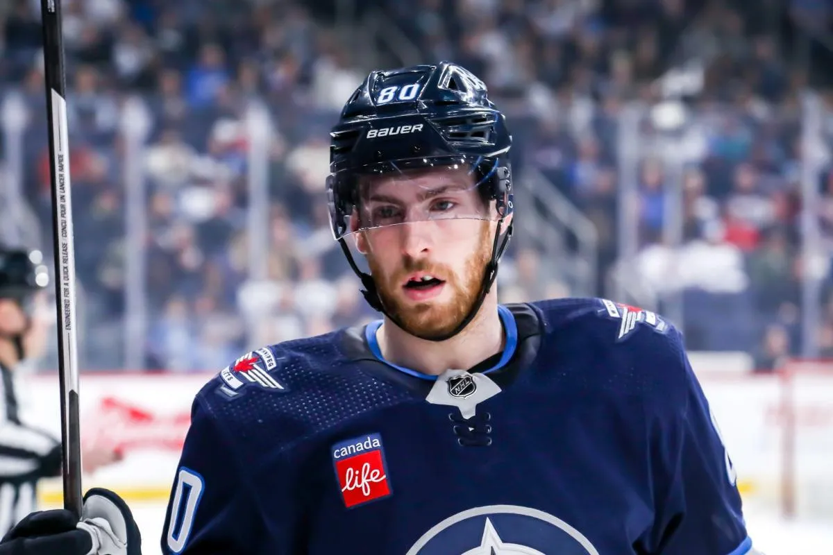 Hockey30 | Pierre-Luc Dubois Pris Les CULOTTES BAISSÉES.