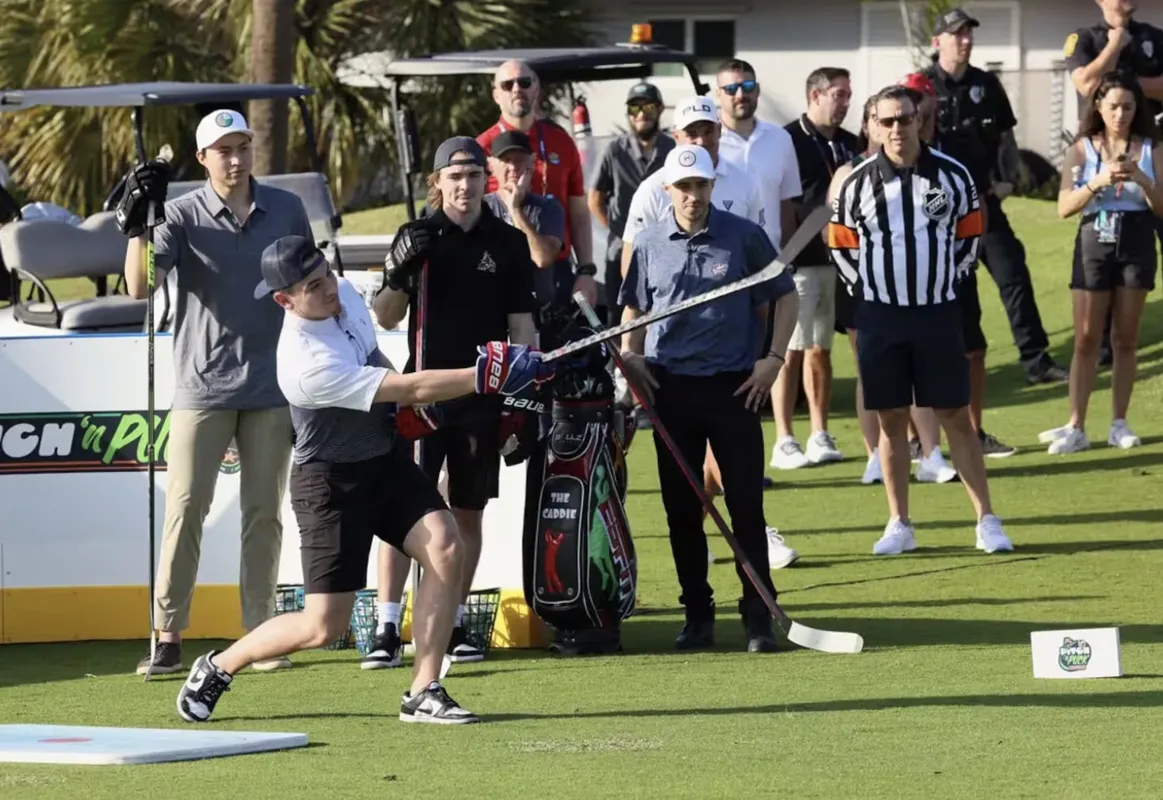 COLÈRE au club de golf Royal Montréal: des membres fâchés contre Cole Caufield et Nick Suzuki