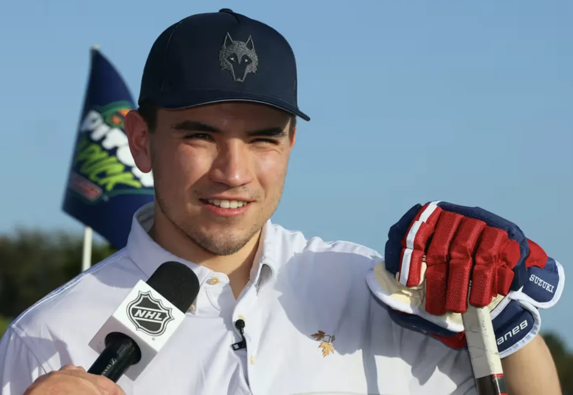 COLÈRE au club de golf Royal Montréal: des membres fâchés contre Cole Caufield et Nick Suzuki