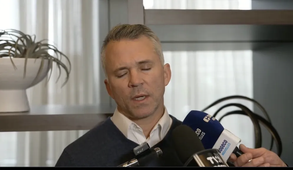 Martin St-Louis rejette un journaliste à l'hôtel de Boston