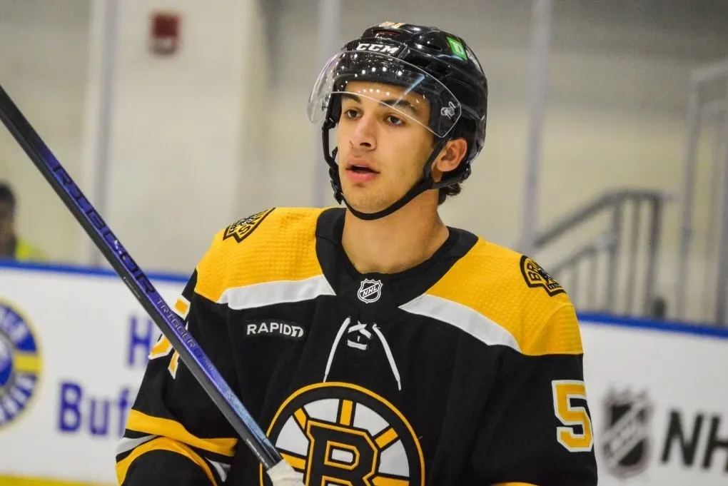 Kent Hughes devrait demander Matthew Poitras aux Bruins