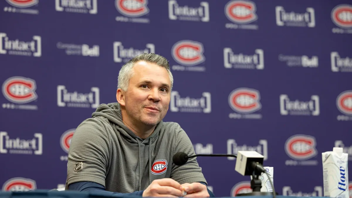 Martin St-Louis devient la cible de moqueries pour son côté « pee-wee »