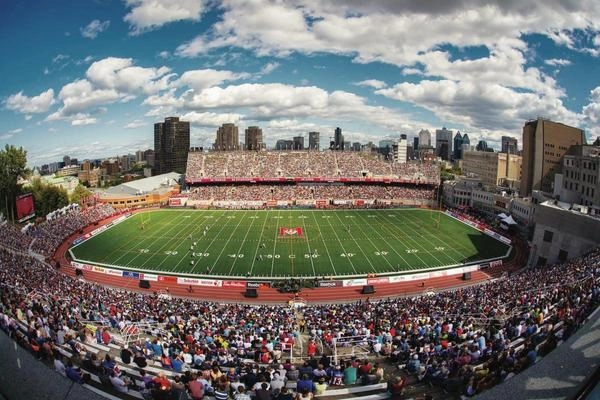 Un match du Canadien de Montréal au Stade Percival-Molson?