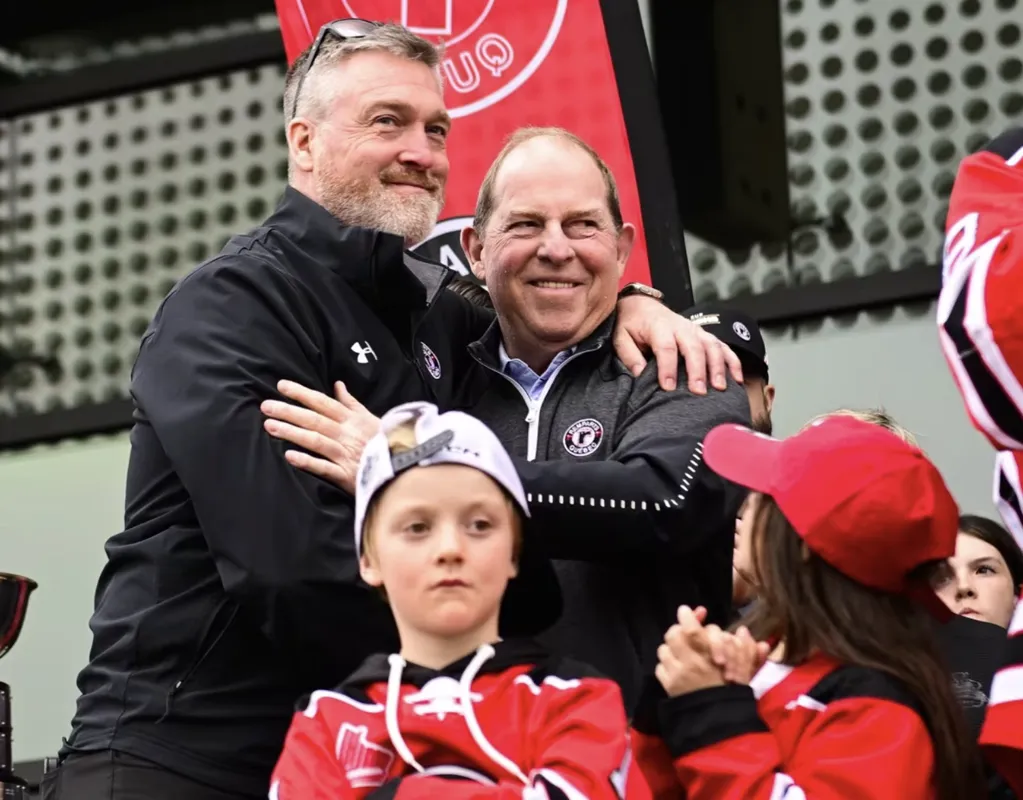 Le meilleur ami de Patrick Roy derrière le banc des Islanders: l'ennemi du Canadien de Montréal