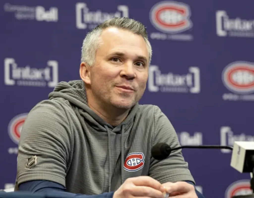 Martin St-Louis ignore ceux qui le traitent de coach pee-wee: il persiste et signe