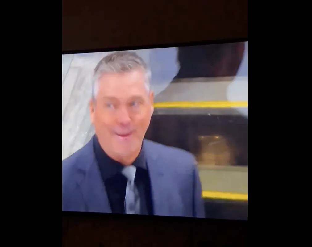 Vidéo: Patrick Roy crie un juron québécois devant les caméras