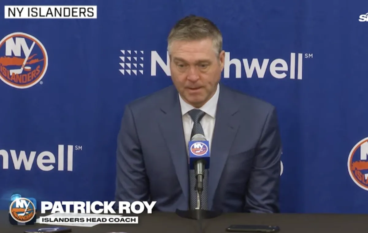 Patrick Roy voit rouge en conférence de presse