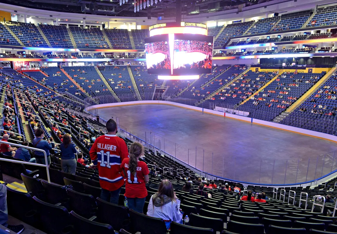 Honte au Centre Vidéotron: le système en train de s'effondrer