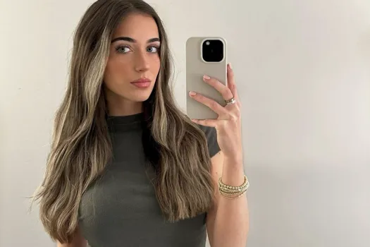 La blonde de Luke Tuch est une beauté rare