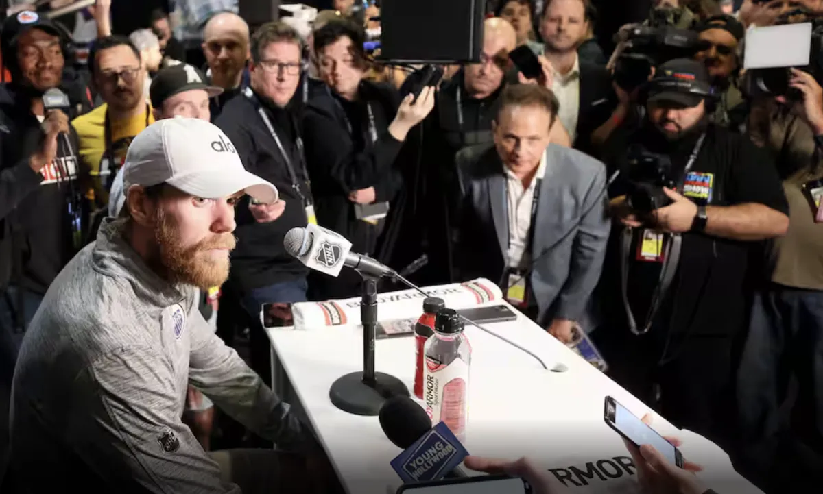 Malaise pour Quebecor: un journaliste écarté du podium de Connor McDavid