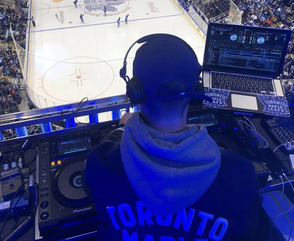 Le DJ des Maple Leafs prend la porte de sortie