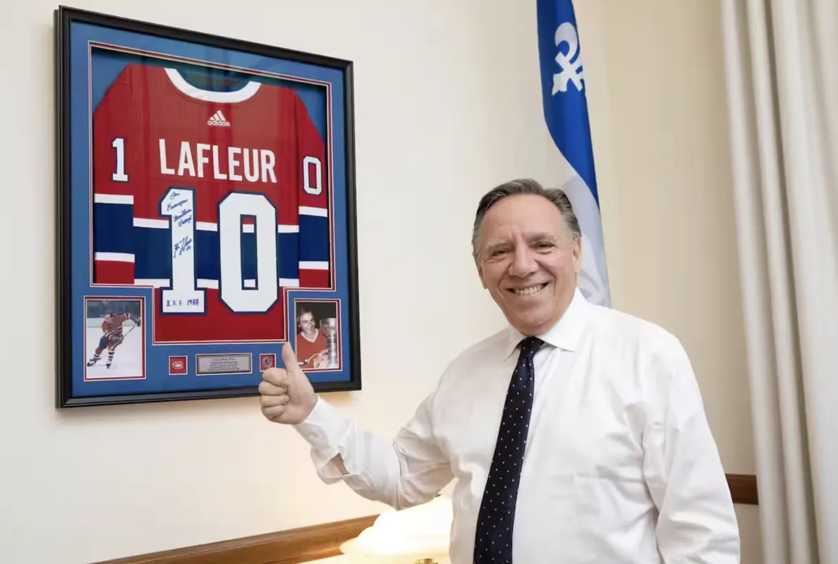 Chandails à 6000 dollars: François Legault pris la main dans le sac