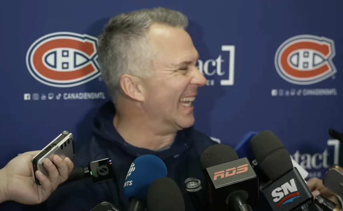 Commotion devant les caméras: Martin St-Louis rit aux larmes