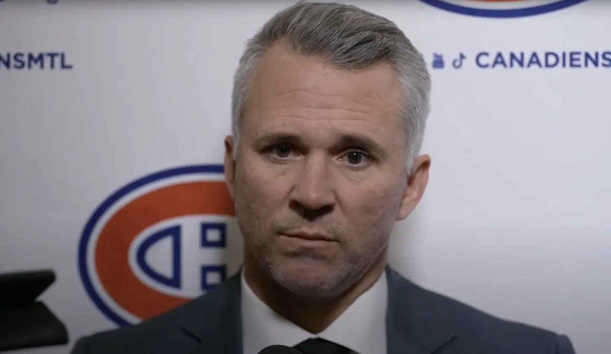 Martin St-Louis a lancé un message cinglant aux arbitres de la LNH