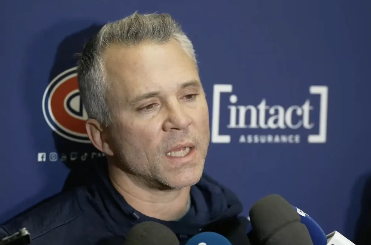 Martin St-Louis perd ses mots et sa tête devant les journalistes