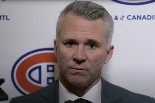 Martin St-Louis a lancé un message cinglant aux arbitres de la LNH