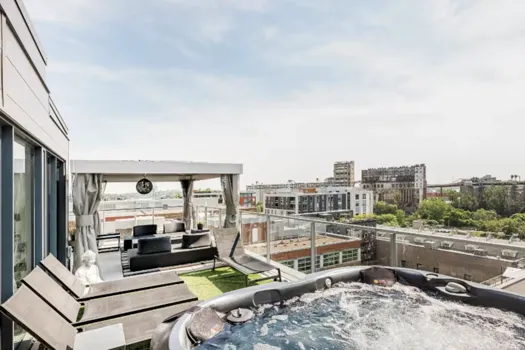 Penthouse à 1,25 millions de dollars: Alex Newhook fait sauter l'immobilier