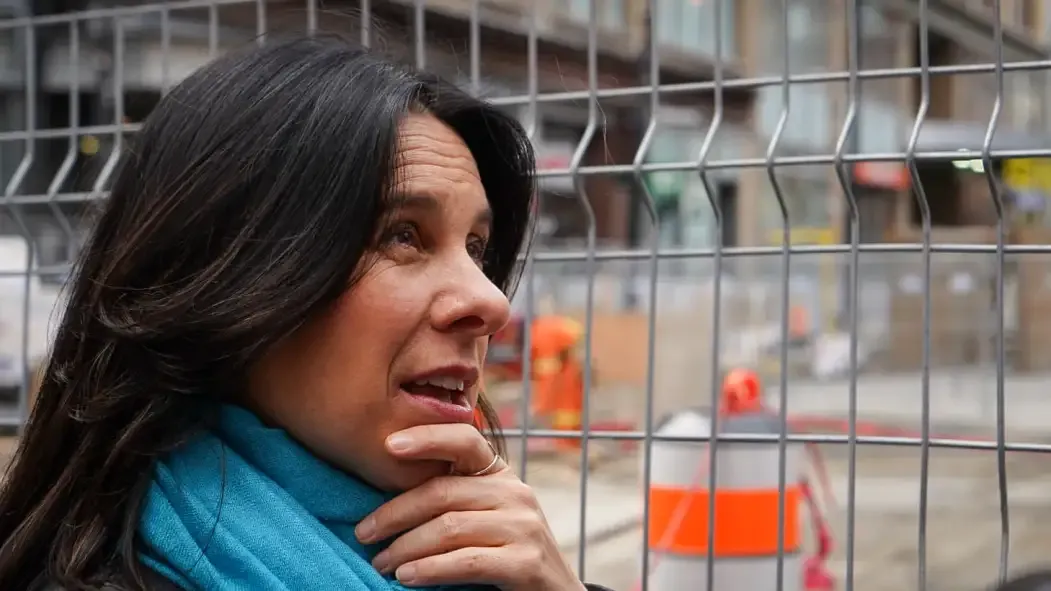 Valérie Plante s'effondre sur la rue Sainte-Catherine