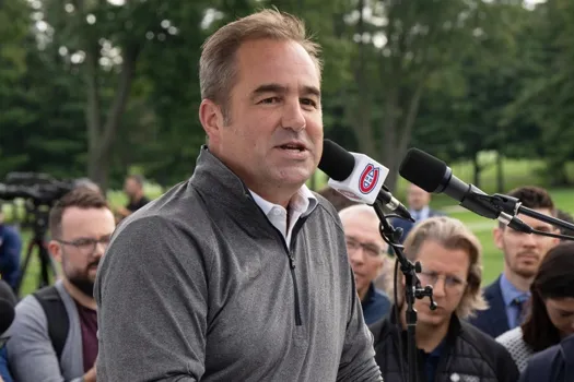 Avion annulé, billets payés: Geoff Molson doit intervenir