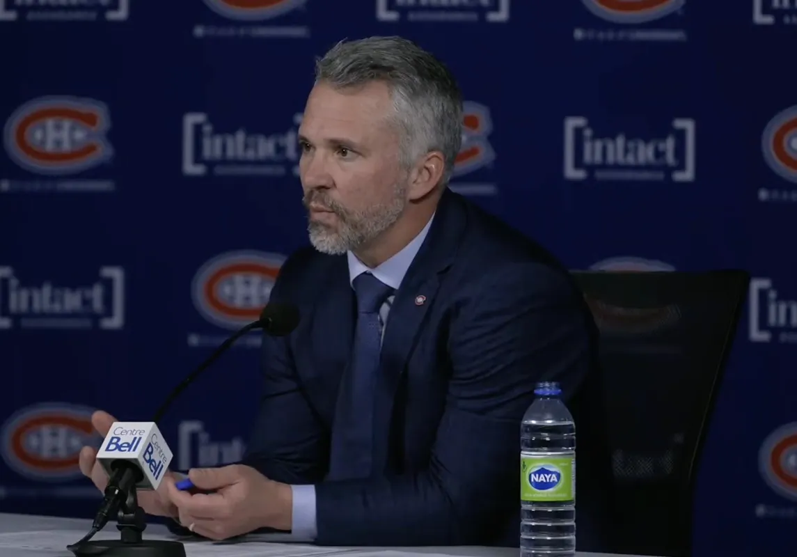 Moment émouvant dans la salle de presse: Martin St-Louis donne la chair de poule