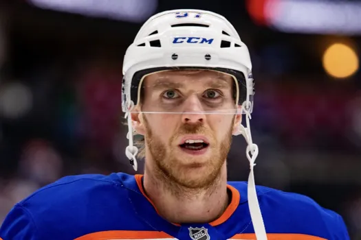 Connor McDavid sous les feux : la LNH piégée dans l’eau chaude