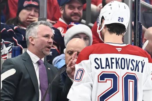 Martin St-Louis en furie contre Juraj Slafkovsky : La patience a ses limites