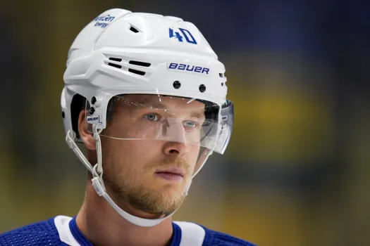 Crise à Vancouver: Elias Pettersson ne peut passer par Montréal