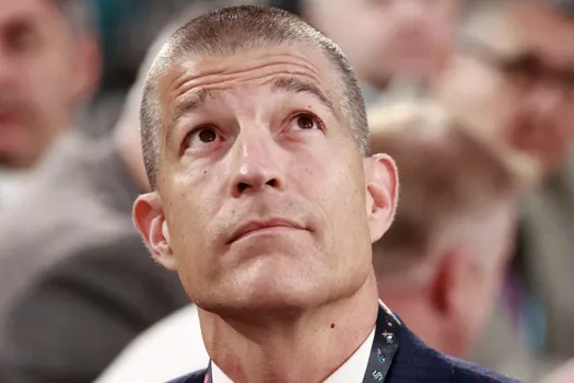 Alerte Transaction : Julien BriseBois frappe encore – le Lightning secoue la LNH!